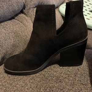 Black ankle boots. Size 8. Never worn.